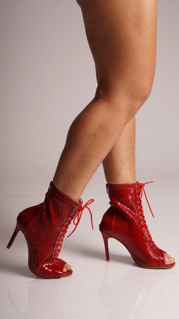 KAROL G Heels - Imagen 3